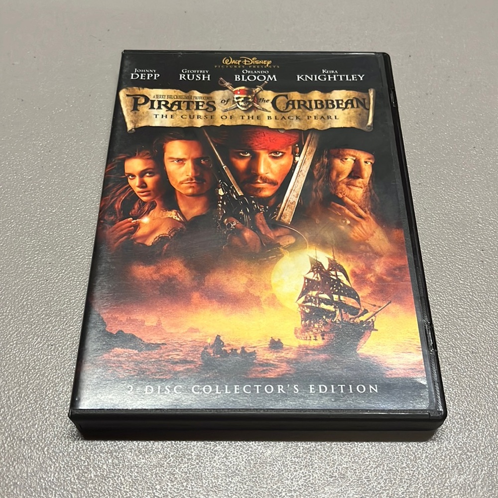 Pirates of the Caribbean- The Curse of the Black Pearl DVD 2 Disc Collectors ed